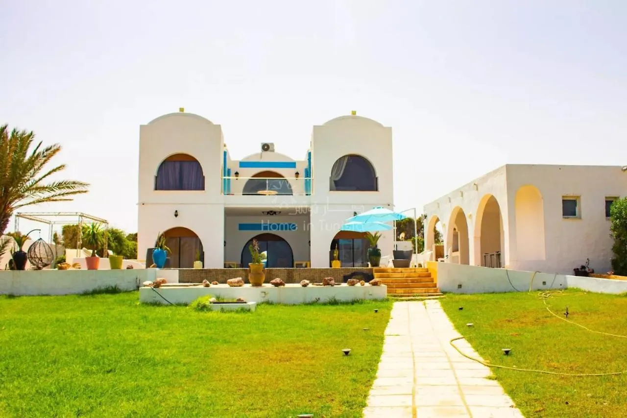 Sublime Villa Pieds Dans L Eau A Hergla Kasnadar